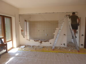 Abbattimento muro cucina